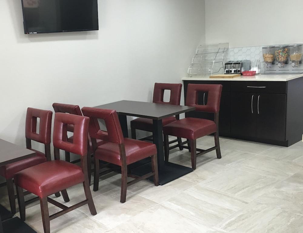 فندق ريد روف بلس+ بيرمنجهام إيست - مطار/إيروندال Irondale المظهر الخارجي الصورة